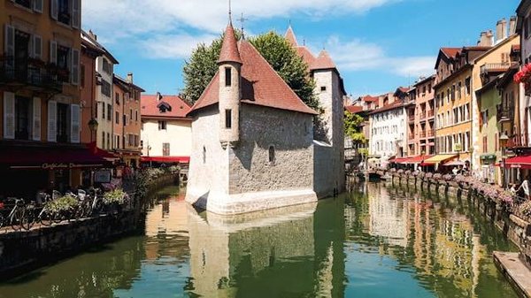 Votre Guide Ultime pour Trouver l'Appartement de Rêve avec une Agence Immobilière à Annecy